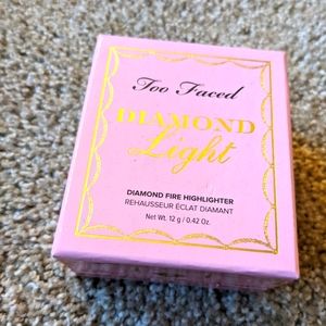 Too Faced Diamond Light Highlighter